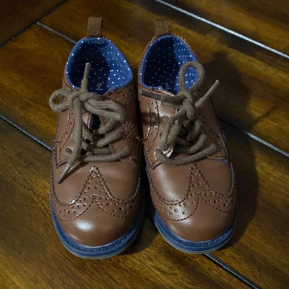 Carters toddler boys brown Oxford dress shoes.